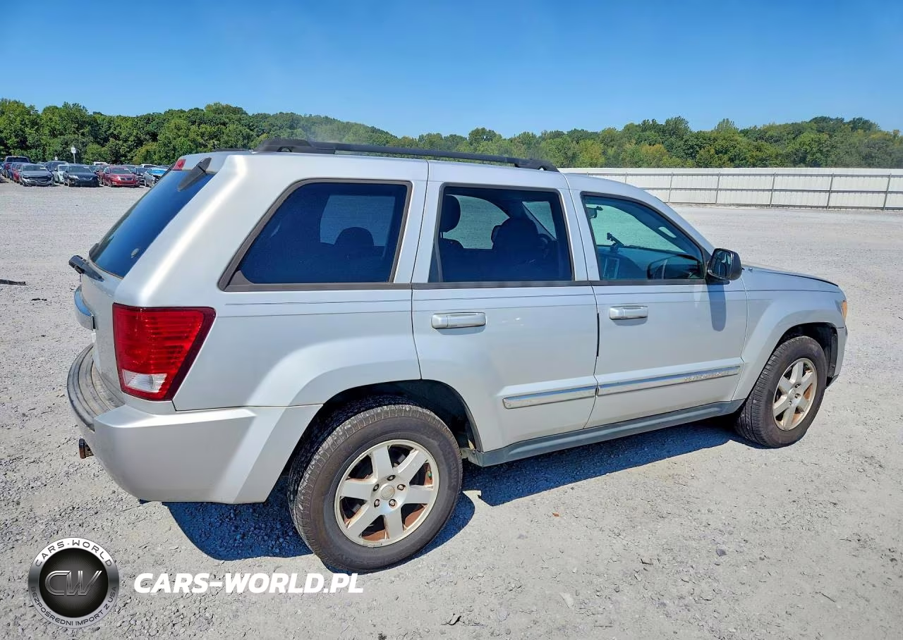 2010 Jeep Grand Cherokee Laredo VIN:1J4PR4GK5AC110670 - 3