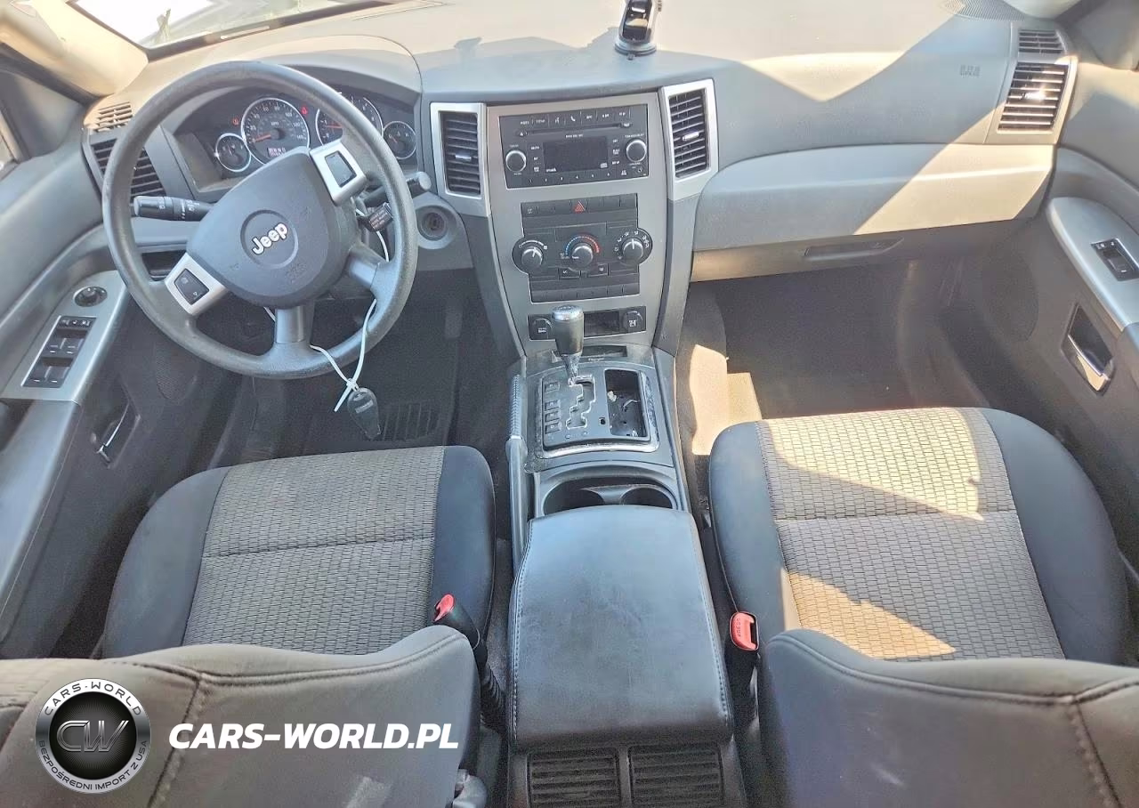 2010 Jeep Grand Cherokee Laredo VIN:1J4PR4GK5AC110670 - 8