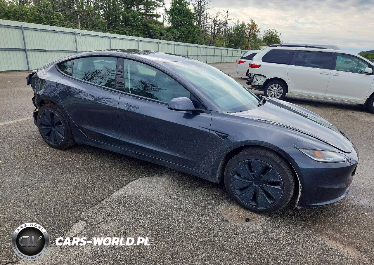 2025 Tesla Model 3 VIN:5YJ3E1EA0SF884323 - 4