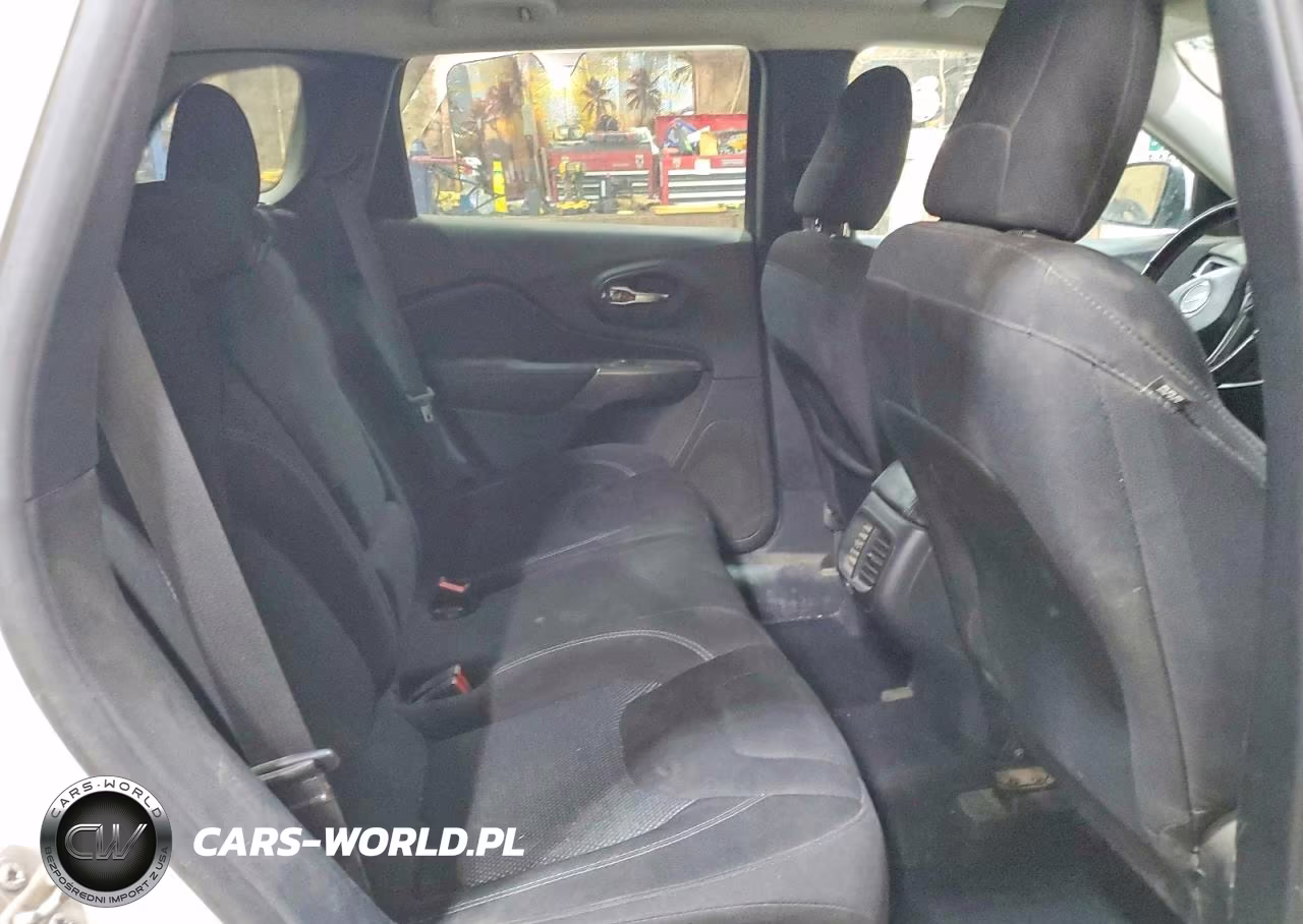 2020 Jeep Cherokee Latitude VIN:1C4PJMCB8LD546574 - 11