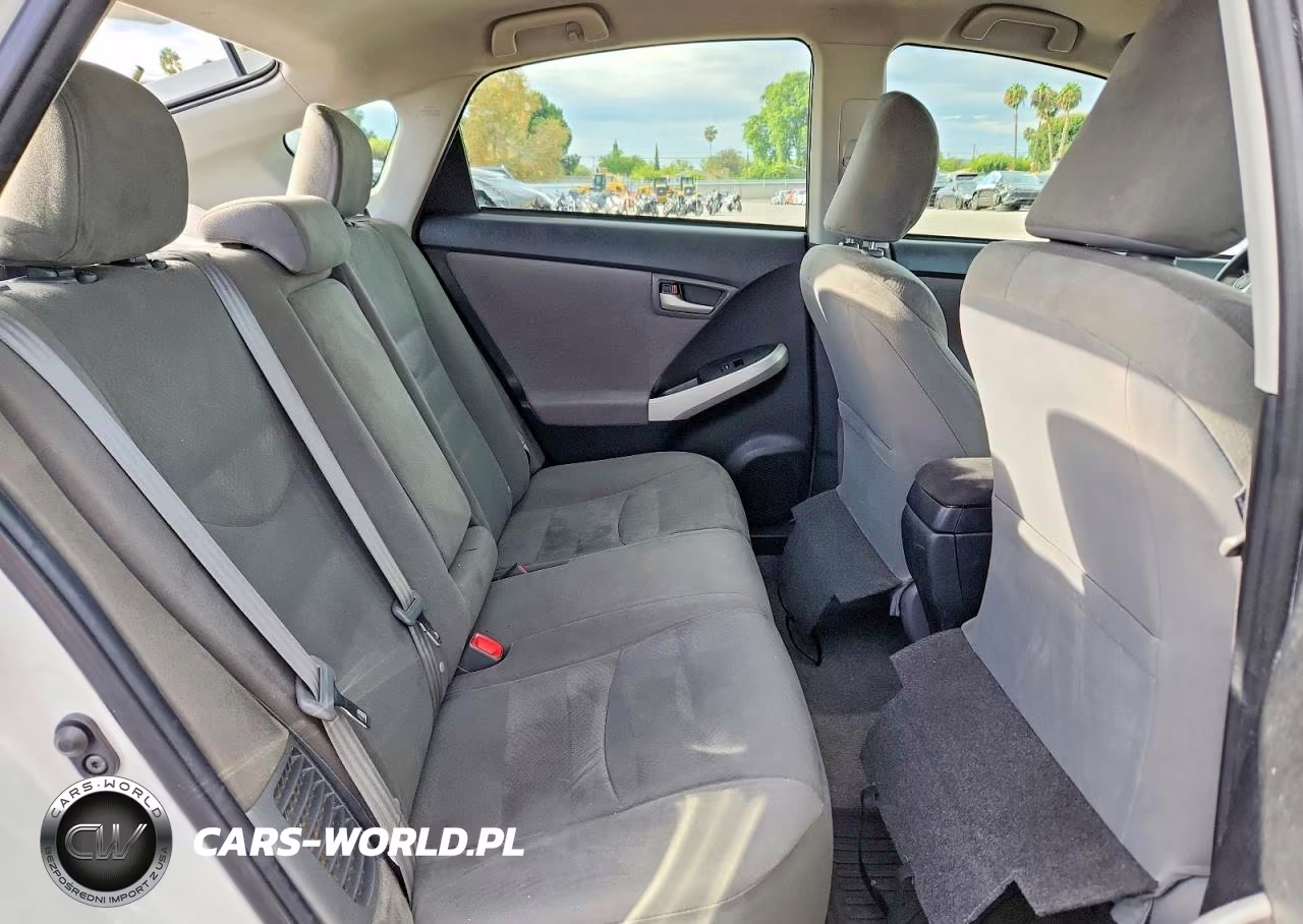 2015 Toyota Prius Two VIN:JTDKN3DU6F1990549 - 10