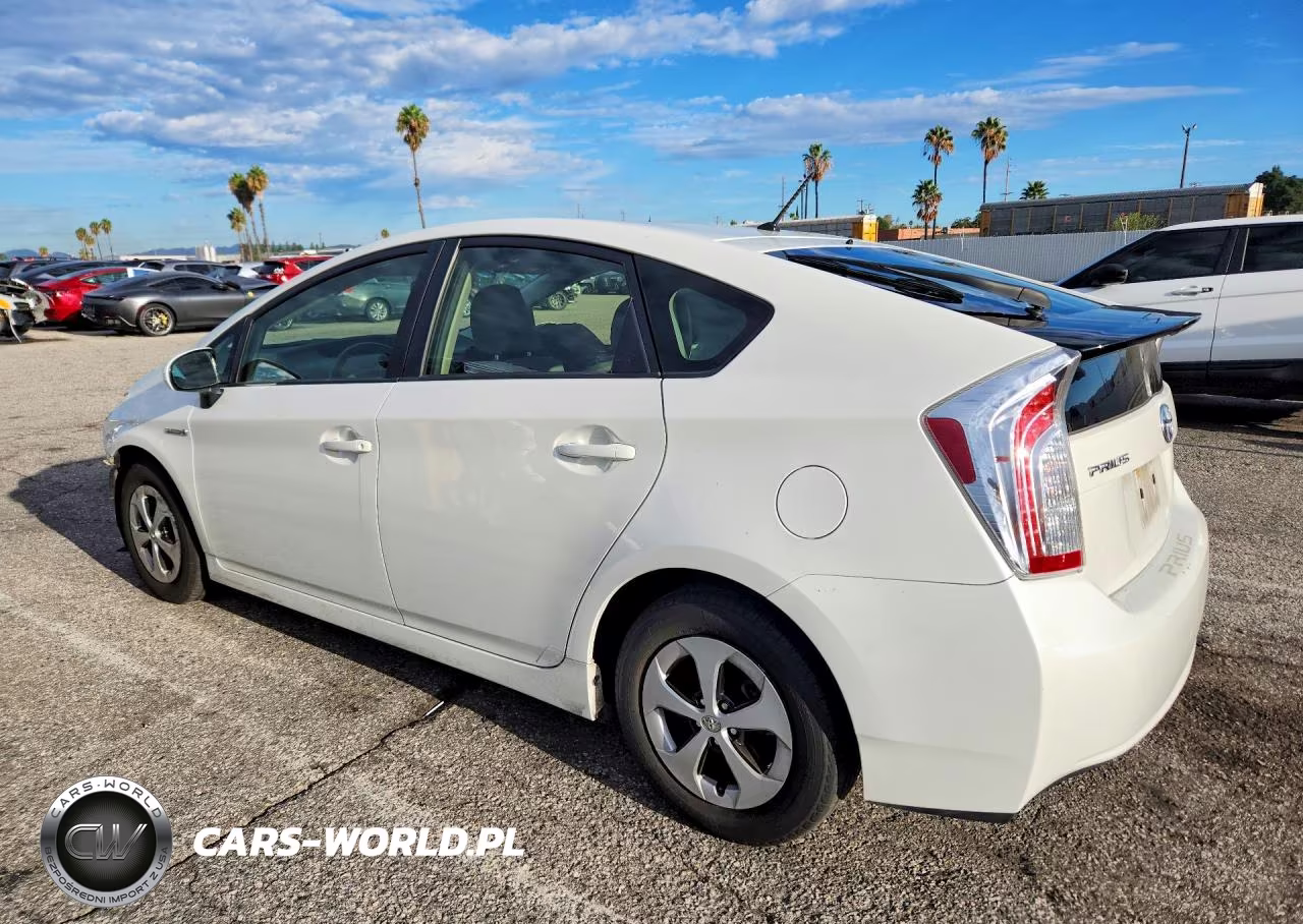 2015 Toyota Prius Two VIN:JTDKN3DU6F1990549 - 2