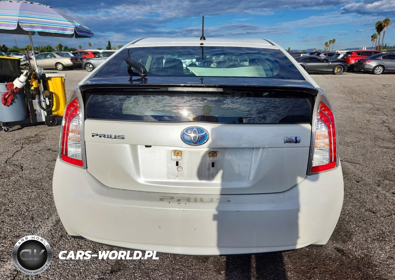 2015 Toyota Prius Two VIN:JTDKN3DU6F1990549 - 6