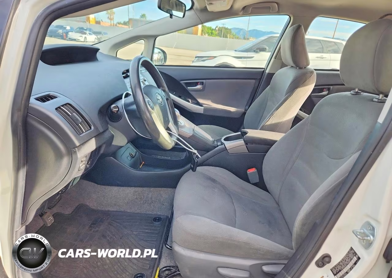 2015 Toyota Prius Two VIN:JTDKN3DU6F1990549 - 7