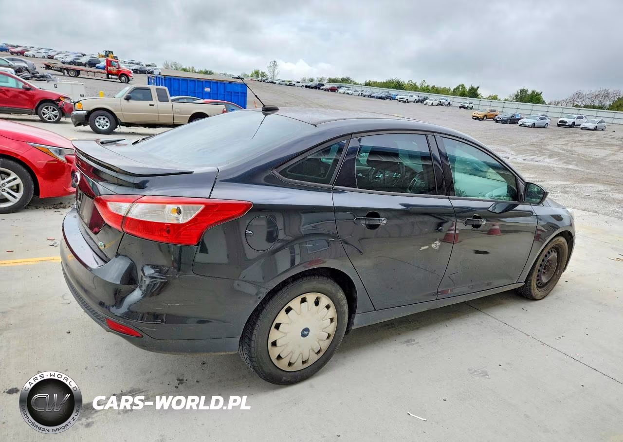 2012 Ford Focus Se VIN:1FAHP3F22CL323144 - 3