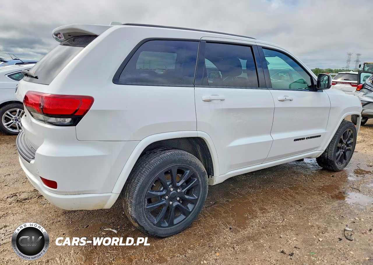 2020 Jeep Grand Cherokee Laredo VIN:1C4RJFAG8LC318003 - 3