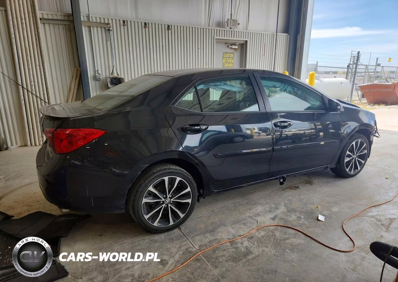 2018 Toyota Corolla Se VIN:5YFBURHE2JP779331 - 3