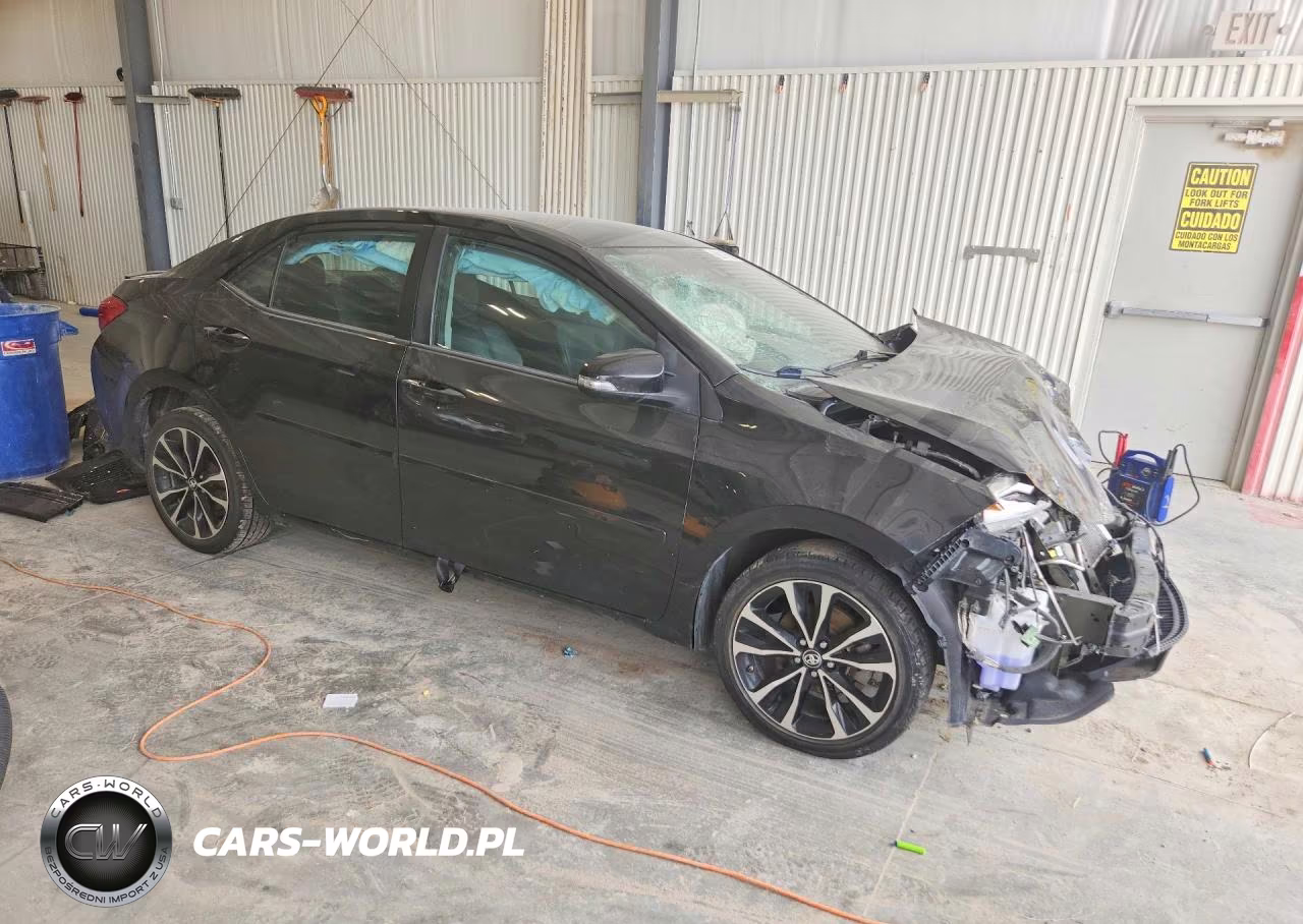 2018 Toyota Corolla Se VIN:5YFBURHE2JP779331 - 4