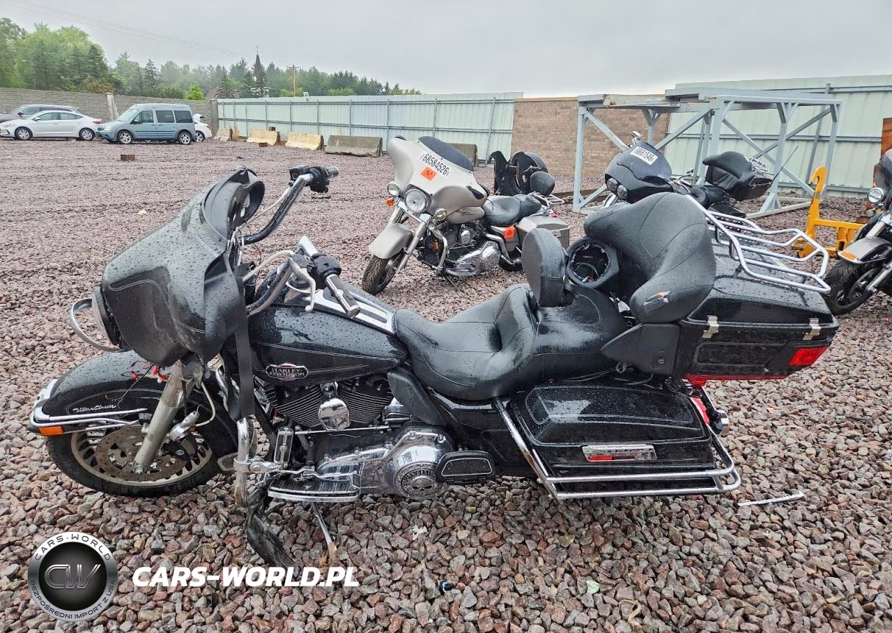 2013 Harley-Davidson Flhtcu Ultra Classic Electra Glide VIN:1HD1FCM12DB644700 - 3