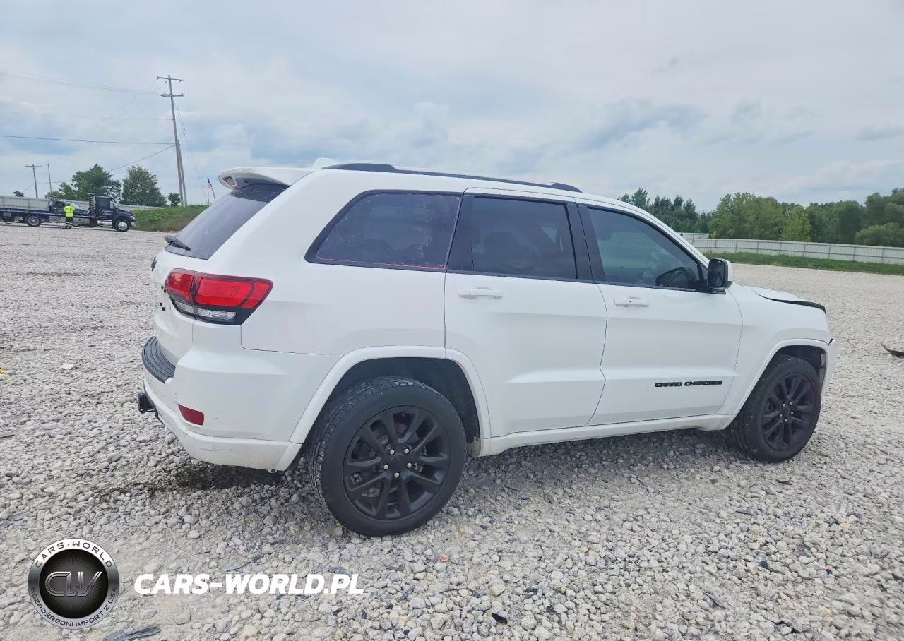 2020 Jeep Grand Cherokee Laredo VIN:1C4RJFAG8LC105018 - 3