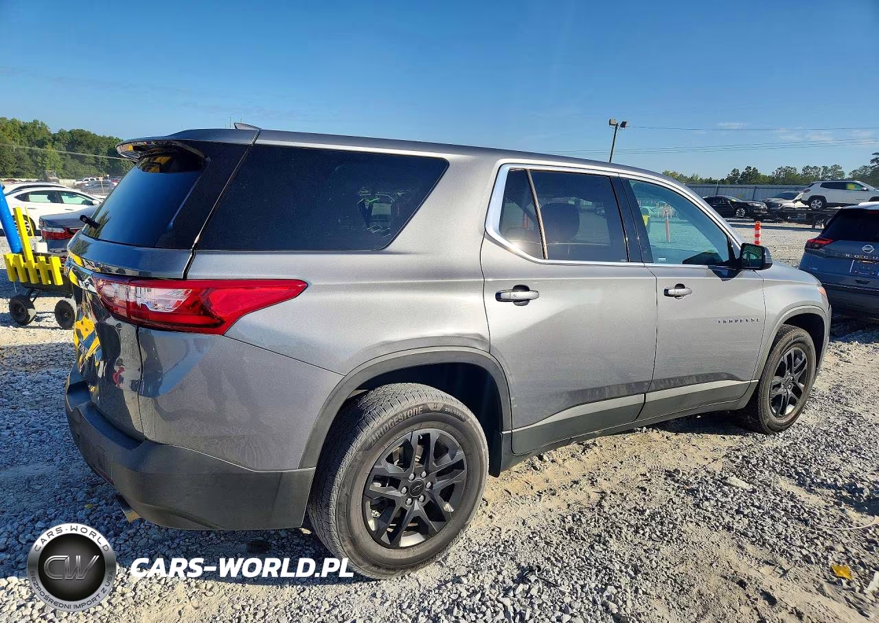 2018 Chevrolet Traverse Ls VIN:1GNERFKW5JJ111260 - 3