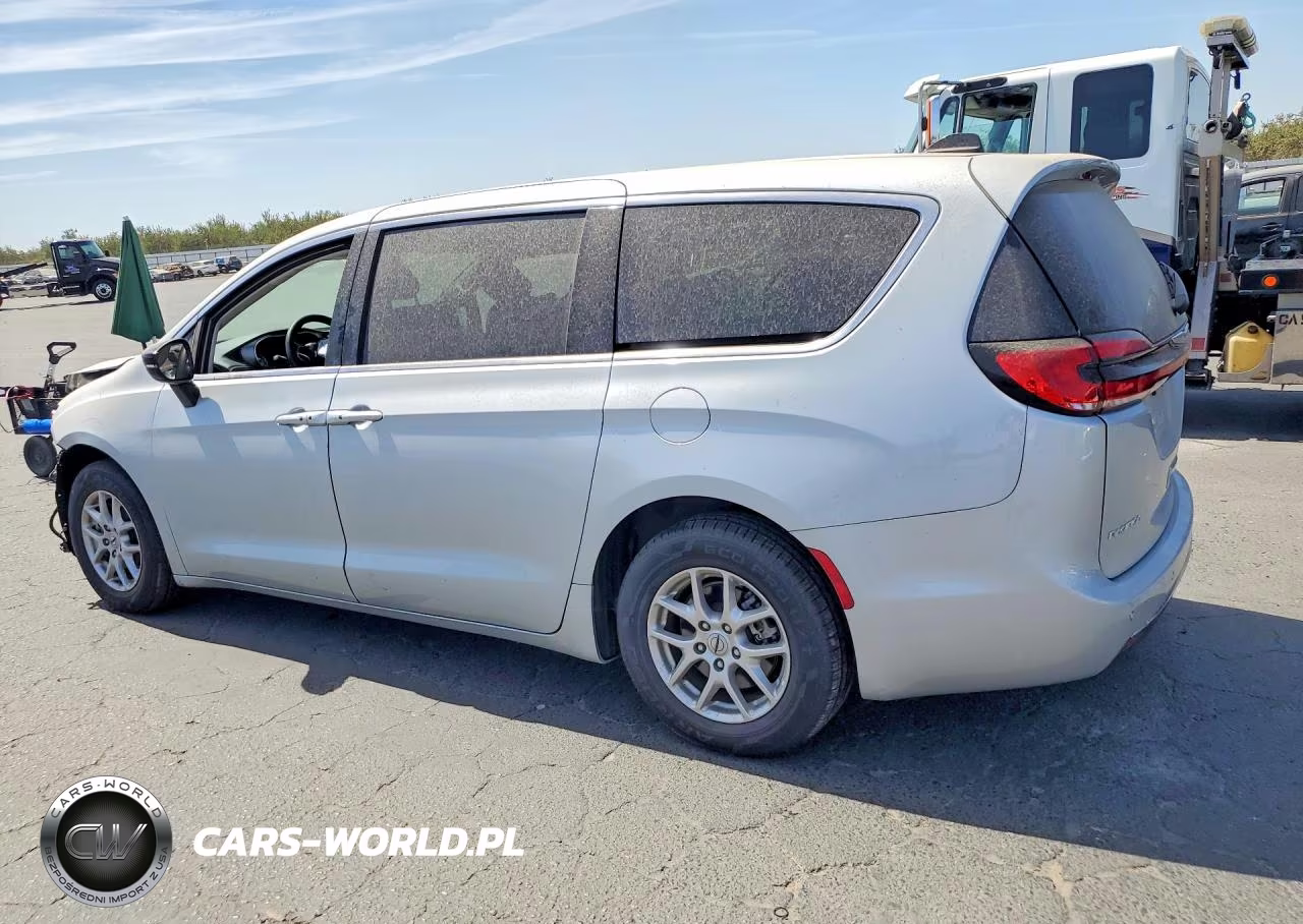 2024 Chrysler Pacifica Touring L VIN:2C4RC1BG3RR132977 - 2