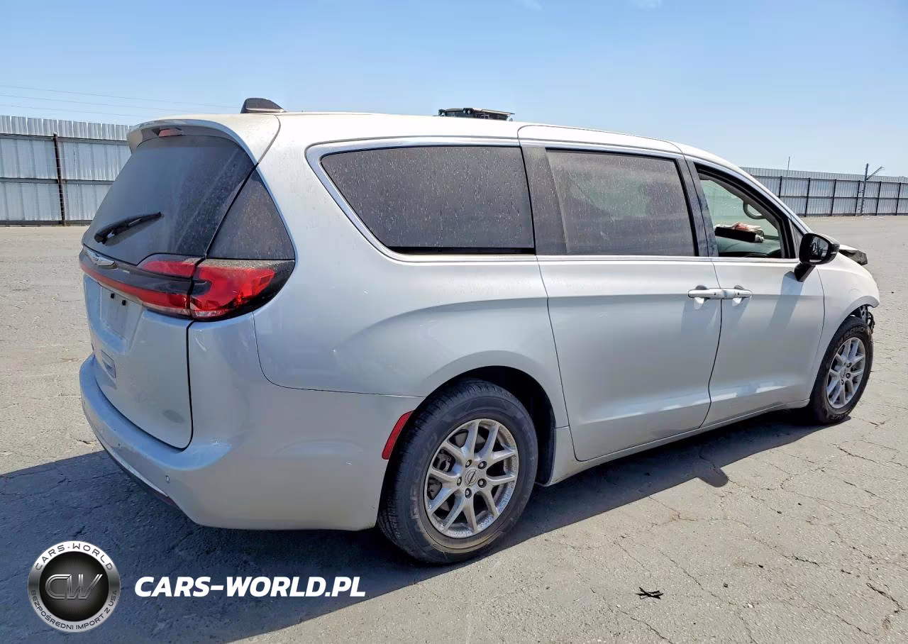 2024 Chrysler Pacifica Touring L VIN:2C4RC1BG3RR132977 - 3