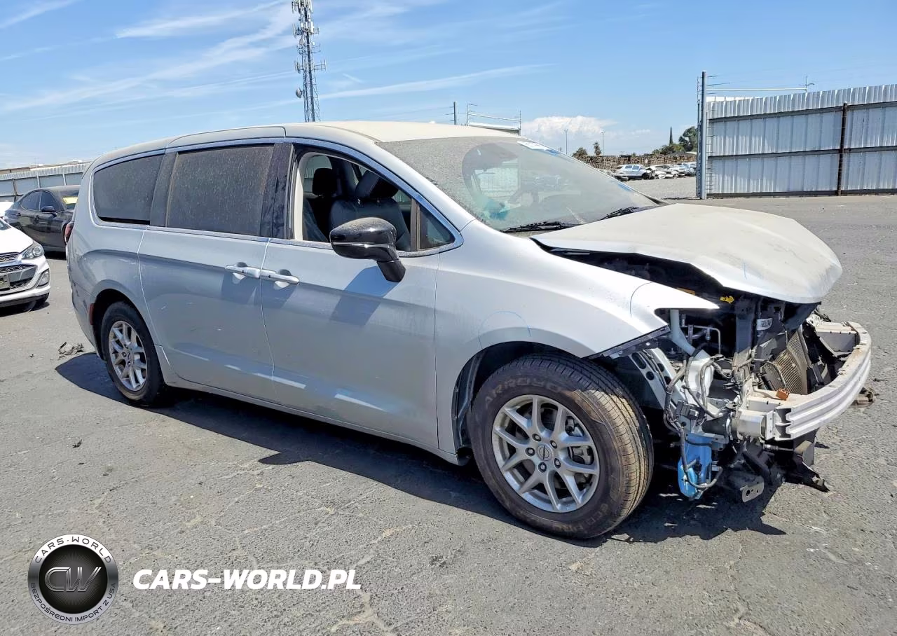 2024 Chrysler Pacifica Touring L VIN:2C4RC1BG3RR132977 - 4