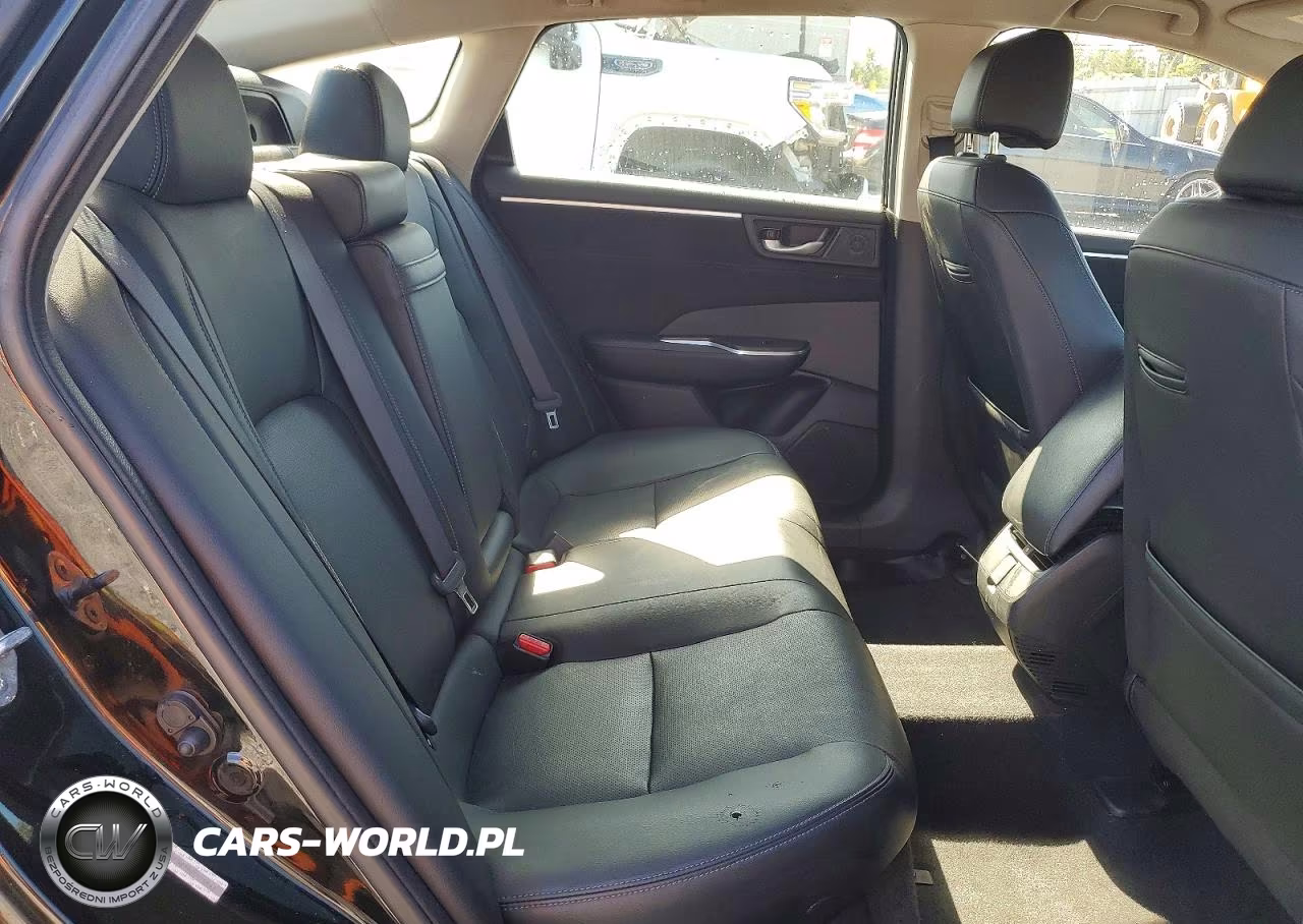 2018 Honda Clarity Touring VIN:JHMZC5F30JC020647 - 10