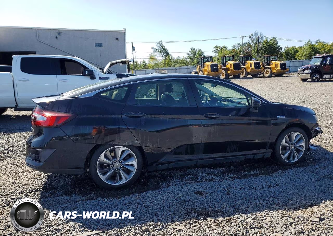 2018 Honda Clarity Touring VIN:JHMZC5F30JC020647 - 3