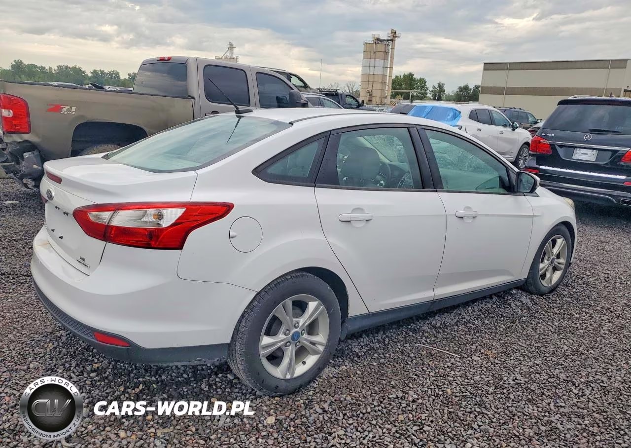 2014 Ford Focus Se VIN:1FADP3F21EL131022 - 3