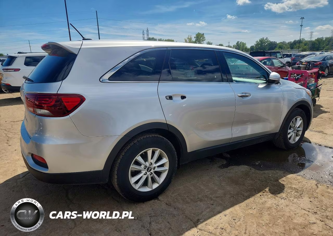 2019 Kia Sorento L VIN:5XYPG4A32KG580729 - 3