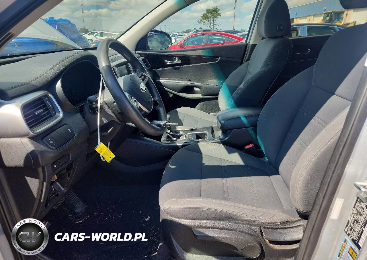 2019 Kia Sorento L VIN:5XYPG4A32KG580729 - 7
