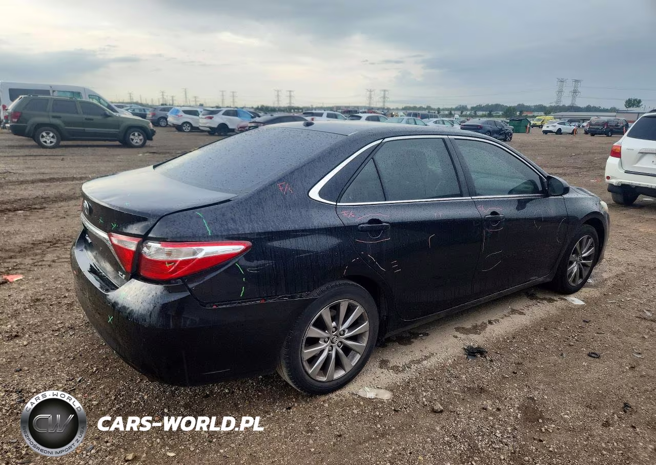 2015 Toyota Camry Xle VIN:4T4BF1FK3FR496470 - 3