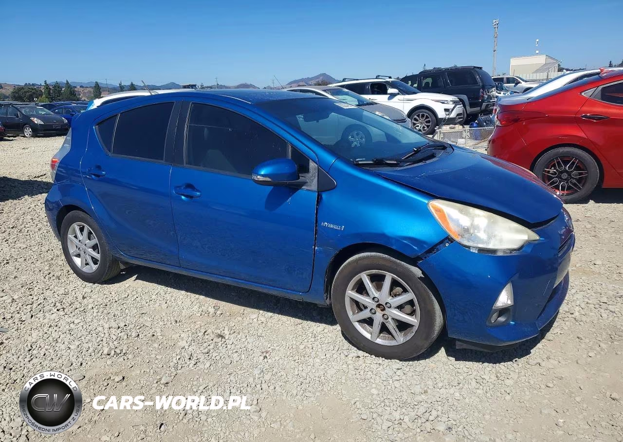 2013 Toyota Prius C Four VIN:JTDKDTB3XD1046067 - 4