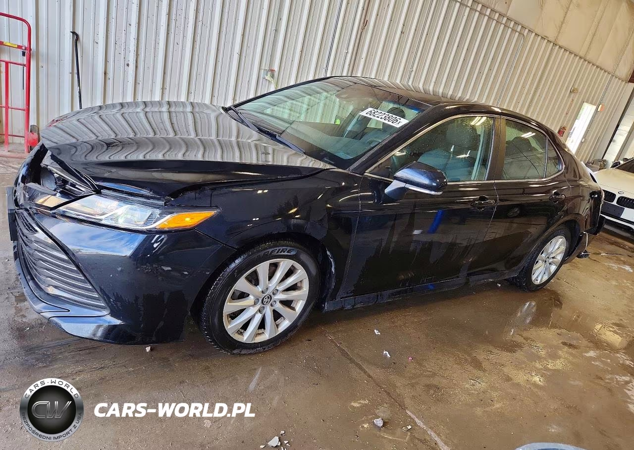 2018 Toyota Camry Le VIN:4T1B11HK2JU034125 - 1