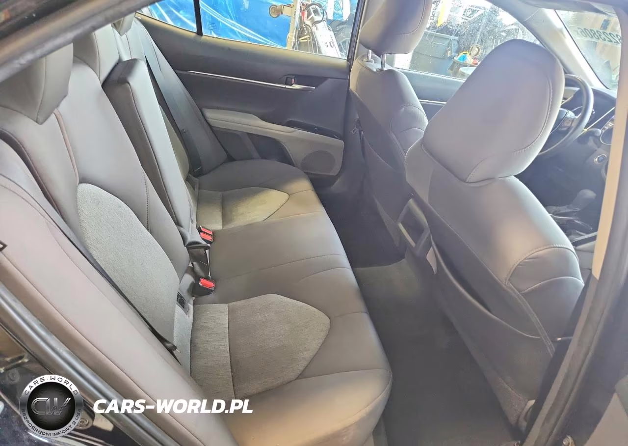 2018 Toyota Camry Le VIN:4T1B11HK2JU034125 - 10