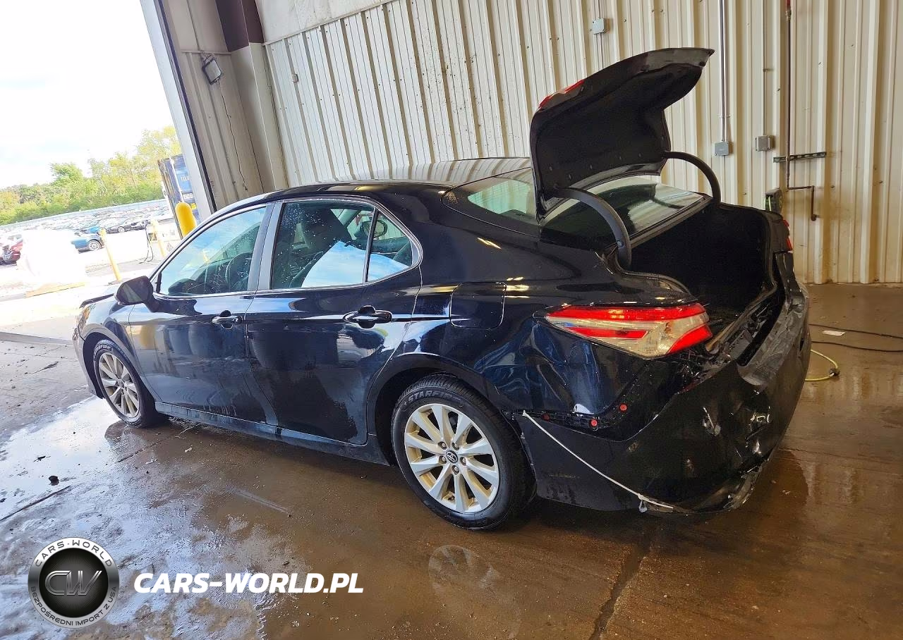 2018 Toyota Camry Le VIN:4T1B11HK2JU034125 - 2