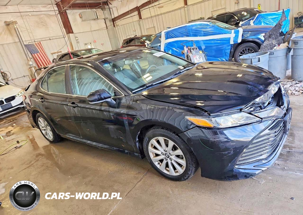 2018 Toyota Camry Le VIN:4T1B11HK2JU034125 - 4