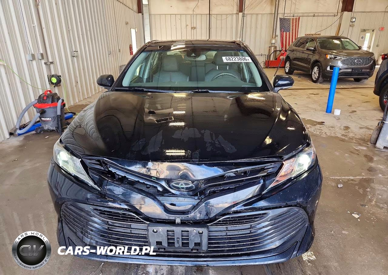 2018 Toyota Camry Le VIN:4T1B11HK2JU034125 - 5