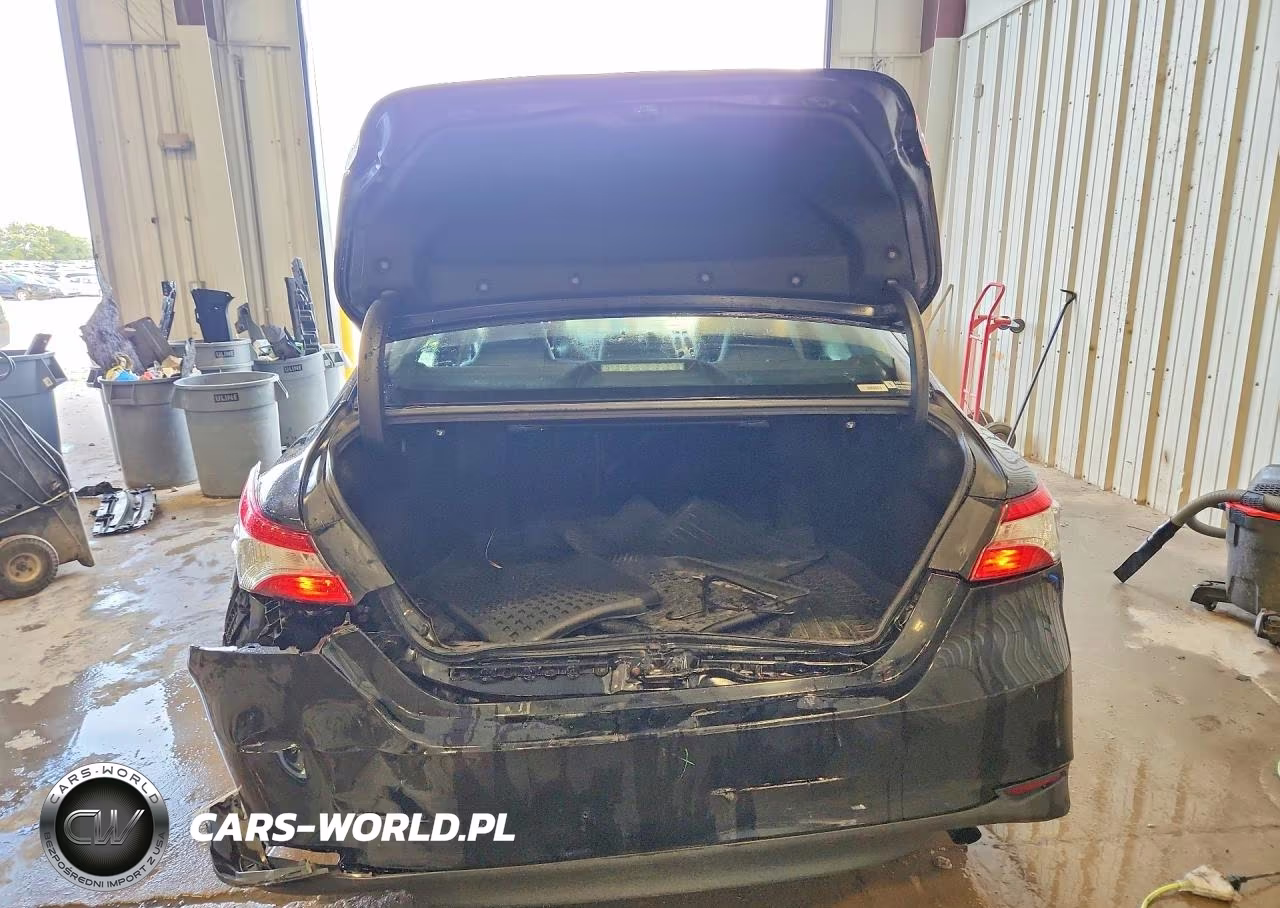 2018 Toyota Camry Le VIN:4T1B11HK2JU034125 - 6