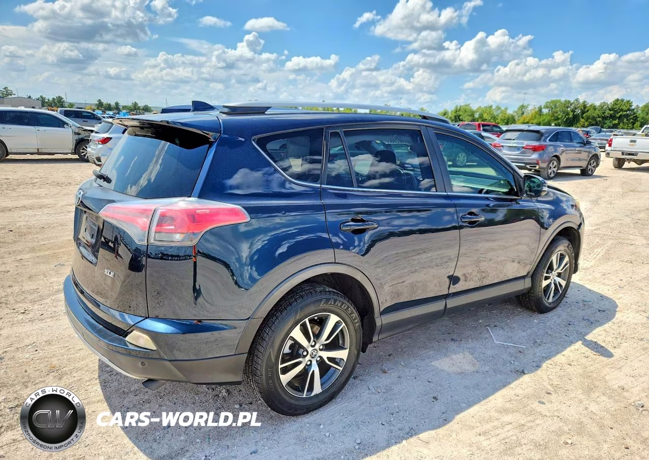 2018 Toyota Rav4 Xle VIN:JTMWFREVXJJ729362 - 3