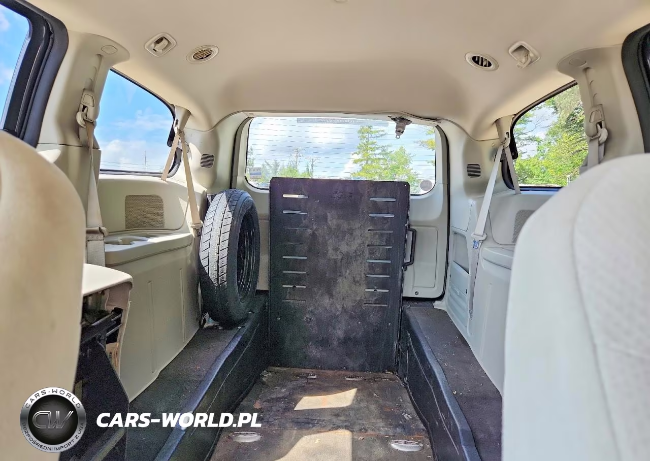 2011 Dodge Grand Caravan Express VIN:2D4RN4DG7BR674360 - 10