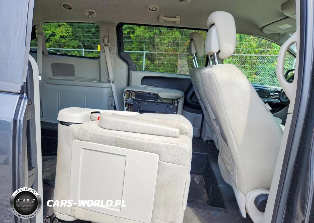 2011 Dodge Grand Caravan Express VIN:2D4RN4DG7BR674360 - 11