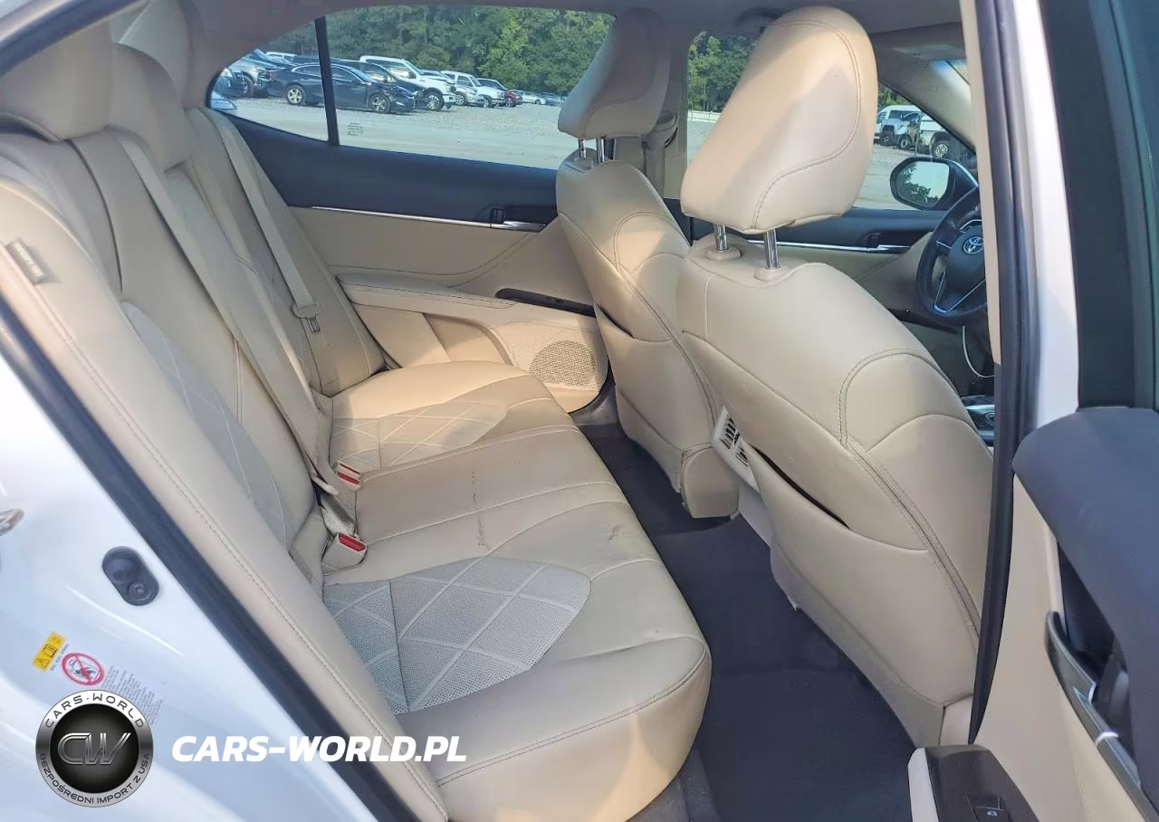 2018 Toyota Camry Xle VIN:4T1B11HK0JU111672 - 10