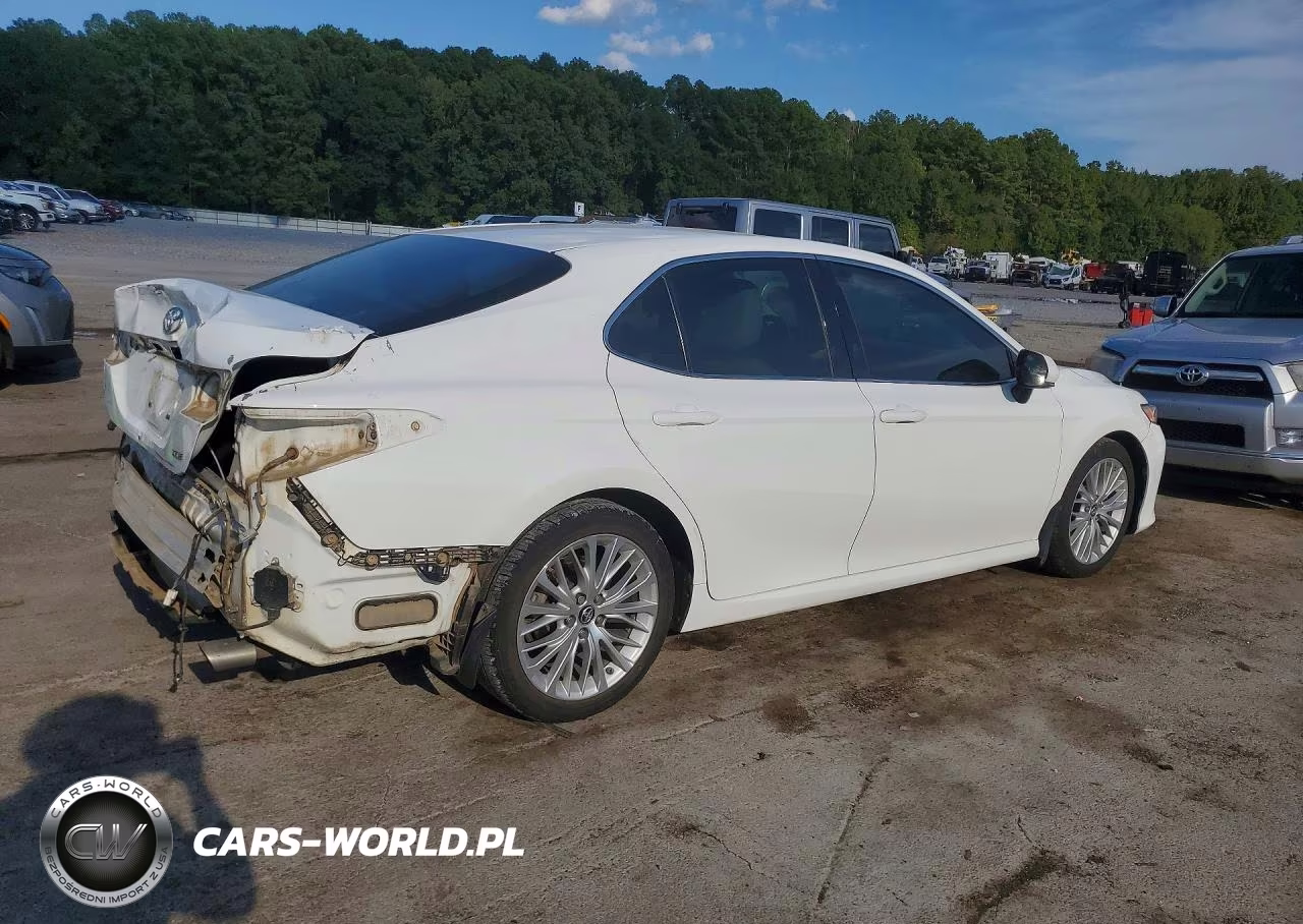 2018 Toyota Camry Xle VIN:4T1B11HK0JU111672 - 3