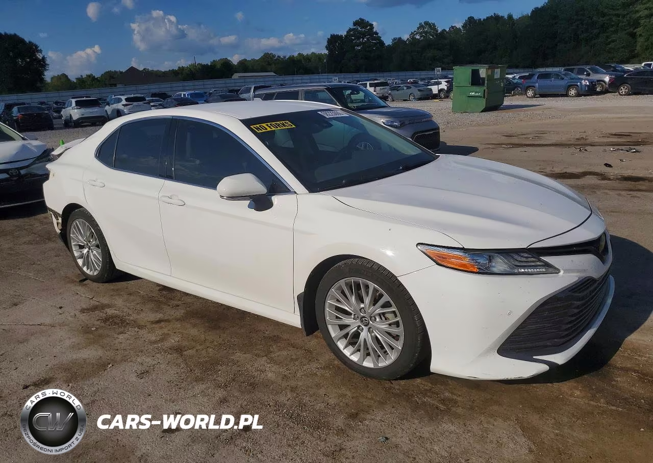 2018 Toyota Camry Xle VIN:4T1B11HK0JU111672 - 4