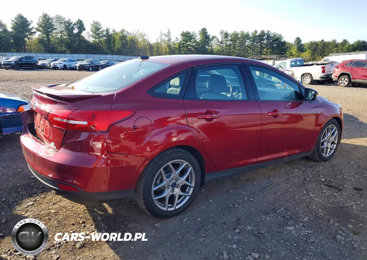 2015 Ford Focus Se VIN:1FADP3F22FL264535 - 3