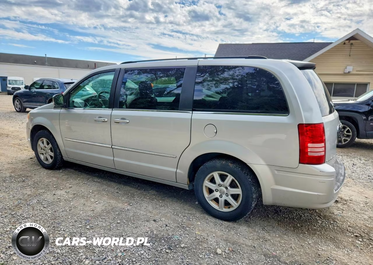 2010 Chrysler Town & Country Touring VIN:2A4RR5D11AR121165 - 2