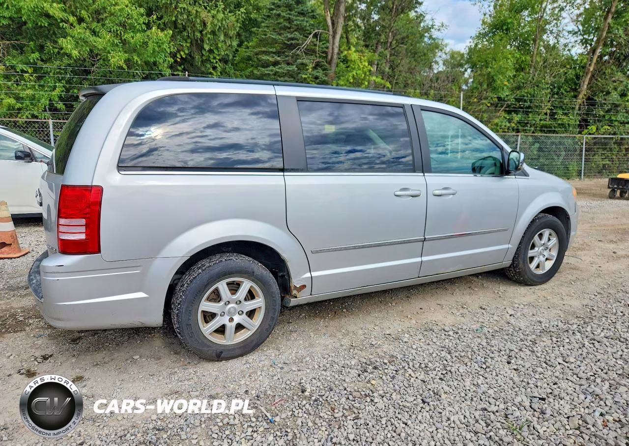 2010 Chrysler Town & Country Touring VIN:2A4RR5D11AR121165 - 3