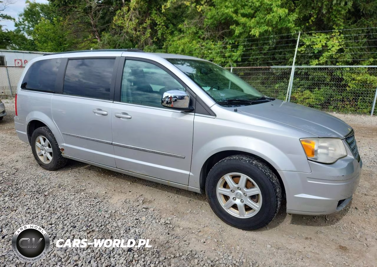 2010 Chrysler Town & Country Touring VIN:2A4RR5D11AR121165 - 4