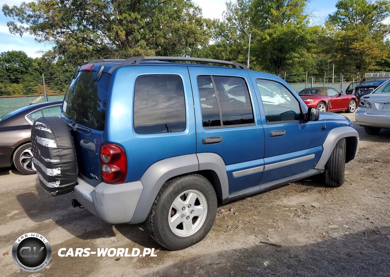 2005 Jeep Liberty Sport VIN:1J4GL48K85W693790 - 3