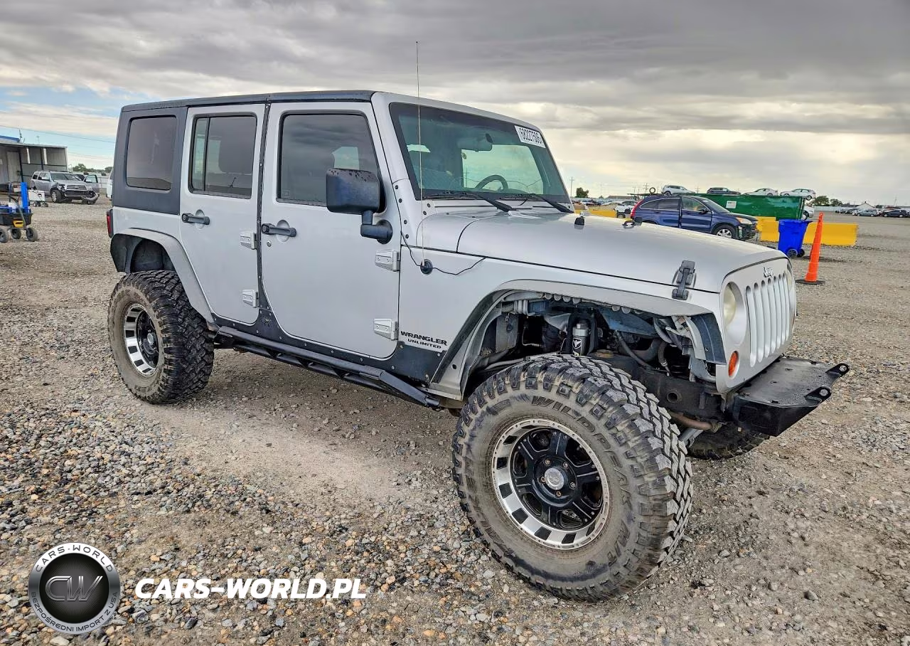 2010 Jeep Wrangler Unlimited Sport VIN:1J4BA3H17AL105603 - 4