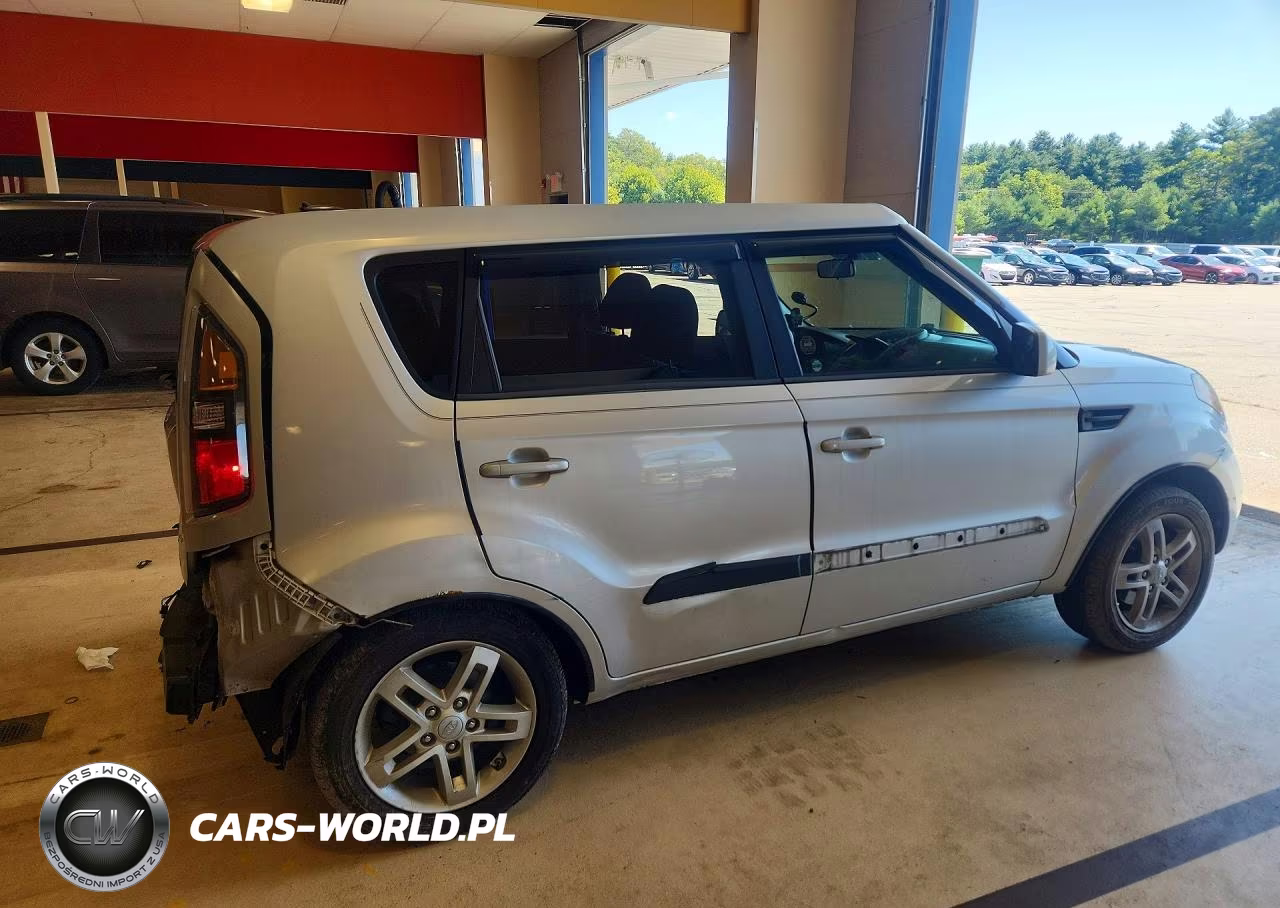 2011 Kia Soul + VIN:KNDJT2A28B7721698 - 3