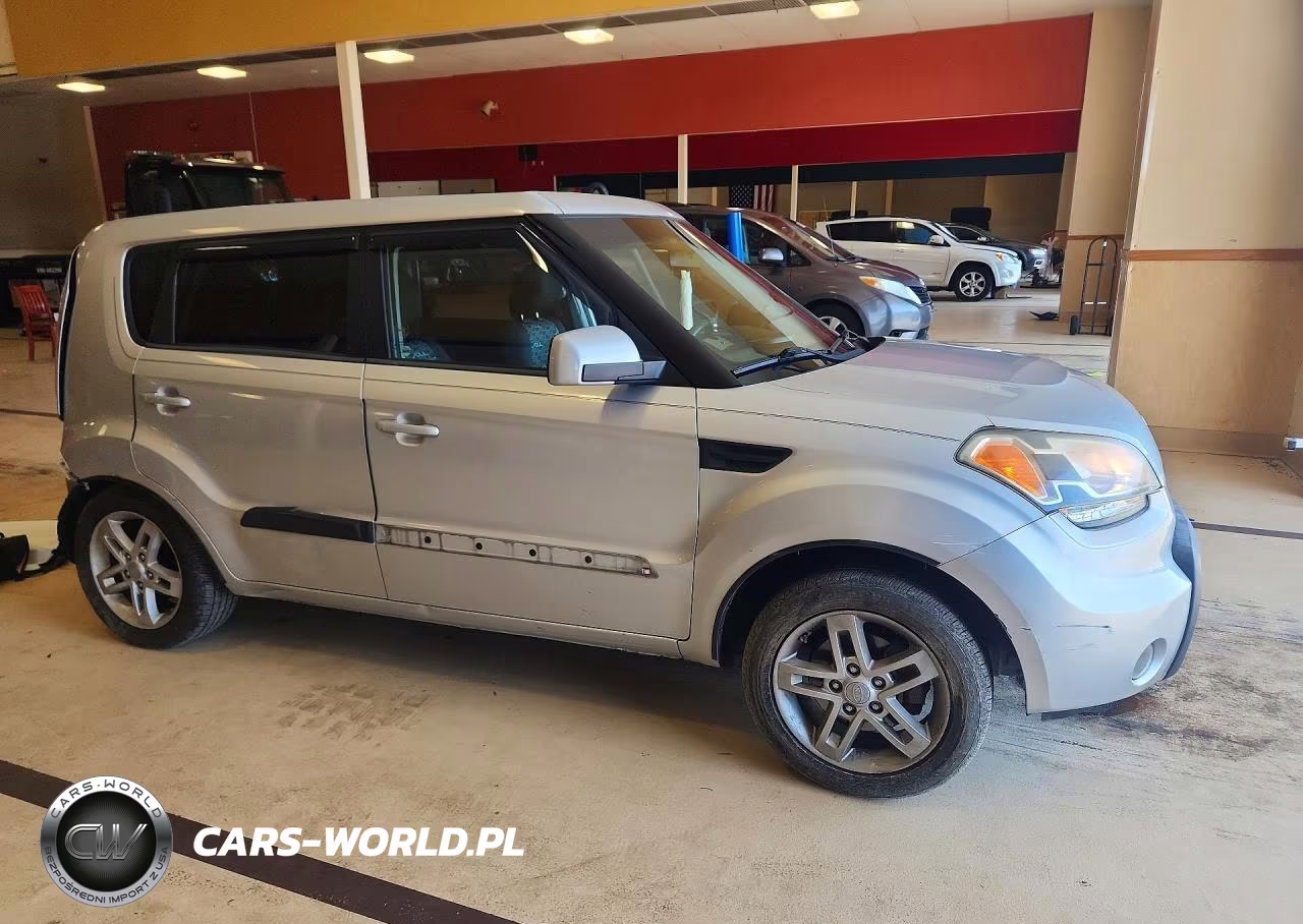 2011 Kia Soul + VIN:KNDJT2A28B7721698 - 4