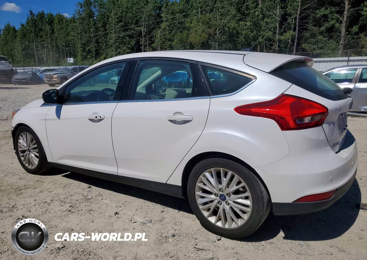 2018 Ford Focus Titanium VIN:1FADP3N21JL275861 - 2