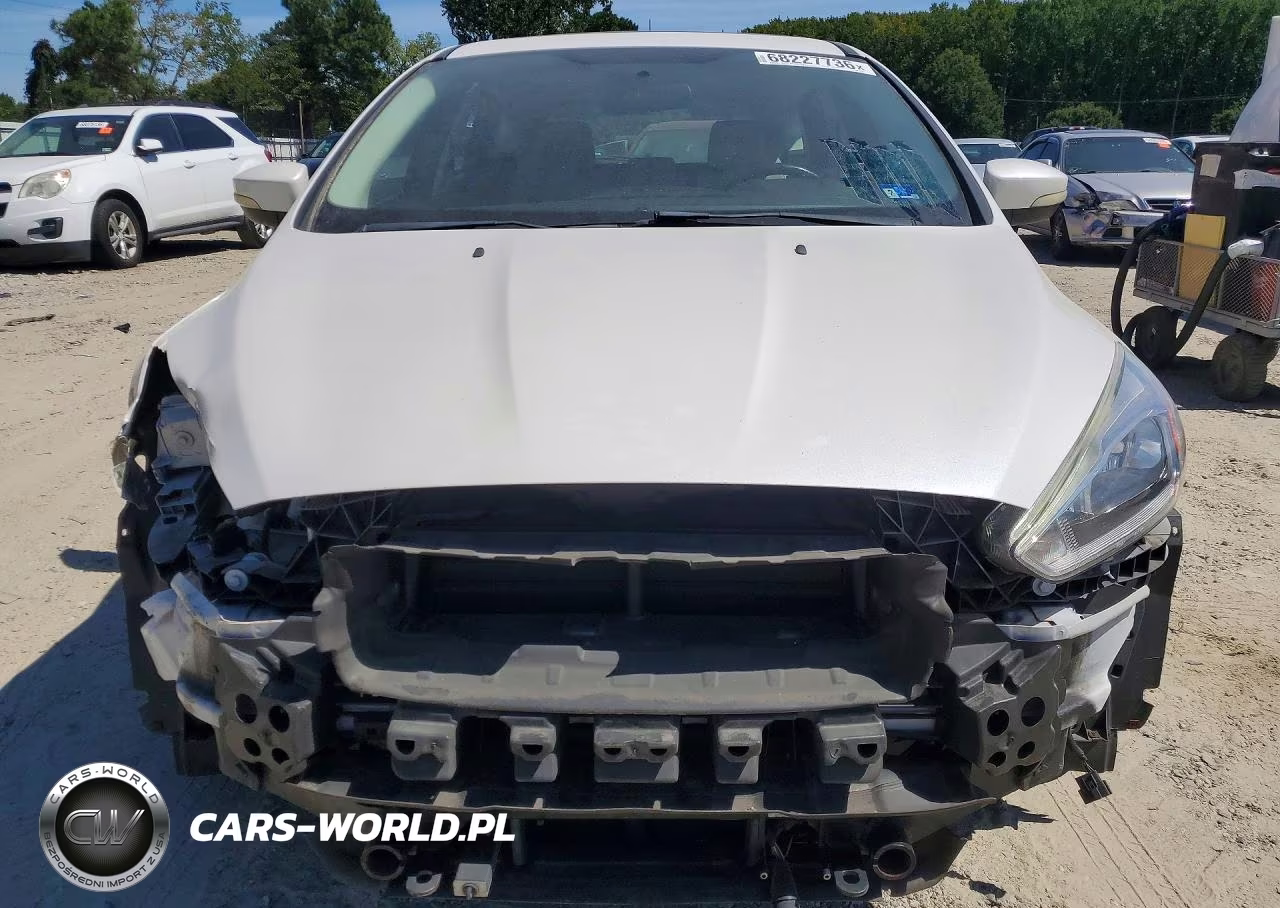 2018 Ford Focus Titanium VIN:1FADP3N21JL275861 - 5