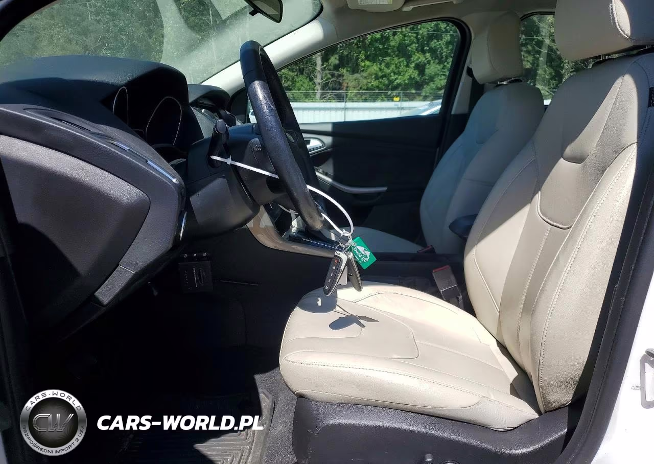 2018 Ford Focus Titanium VIN:1FADP3N21JL275861 - 7