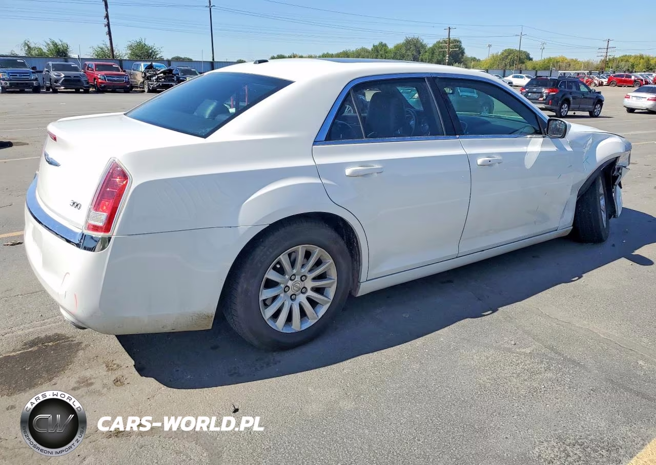 2014 Chrysler 300 VIN:2C3CCAAG7EH217784 - 3