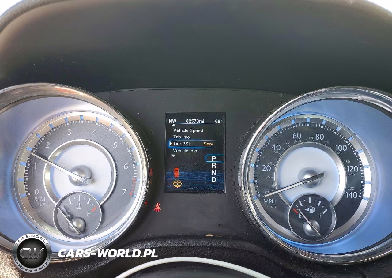 2014 Chrysler 300 VIN:2C3CCAAG7EH217784 - 9